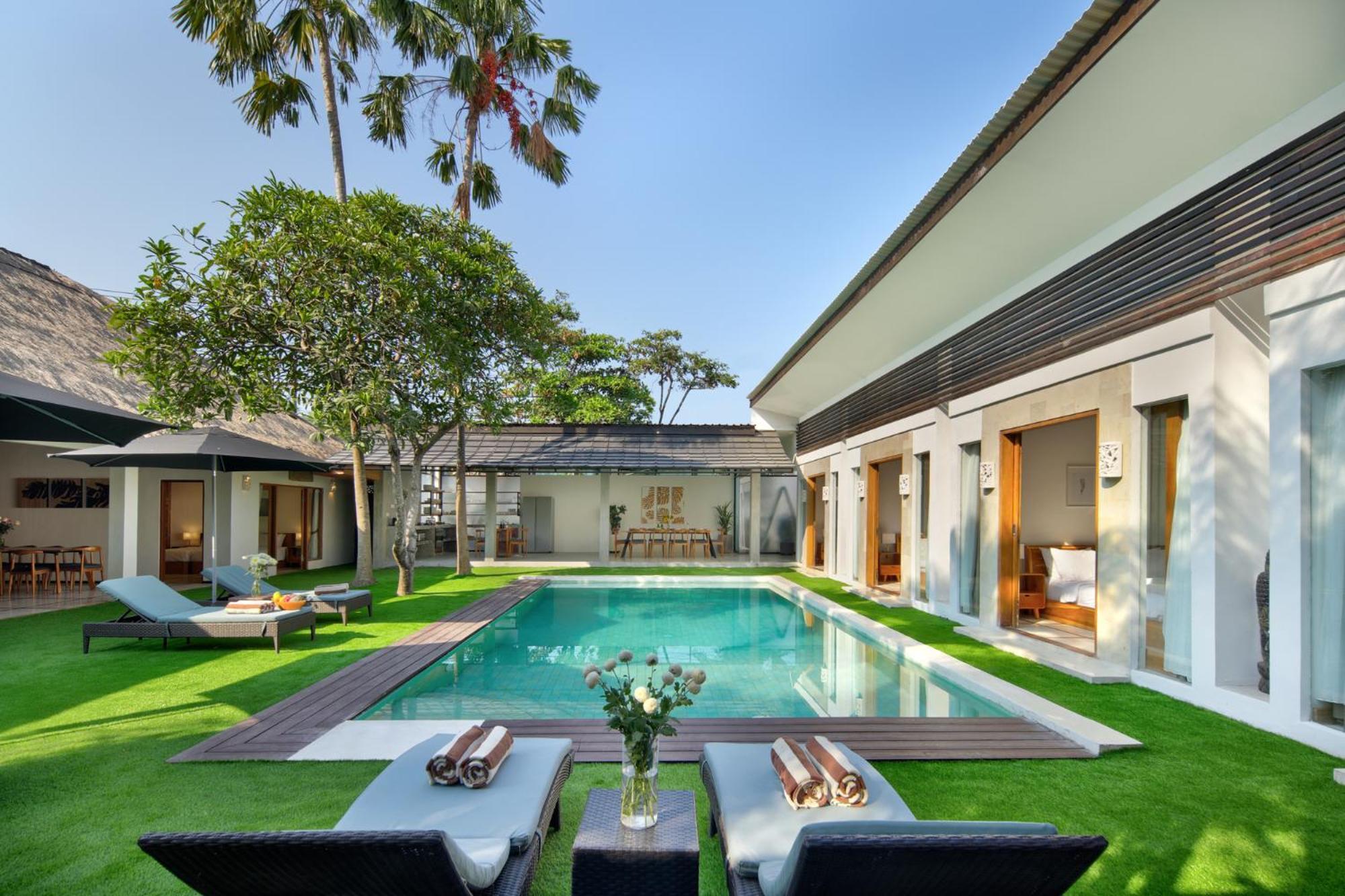 Big & Private 9 Bed, 9 Bath, Viola Villa, Pool, Location Villa Seminyak